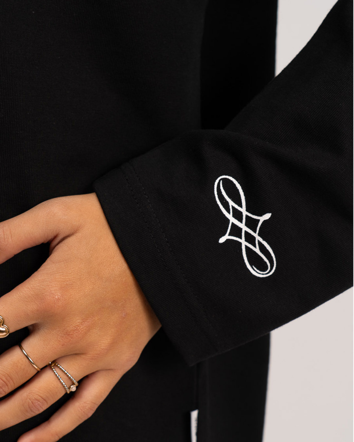 Open Cursive Longsleeve Black